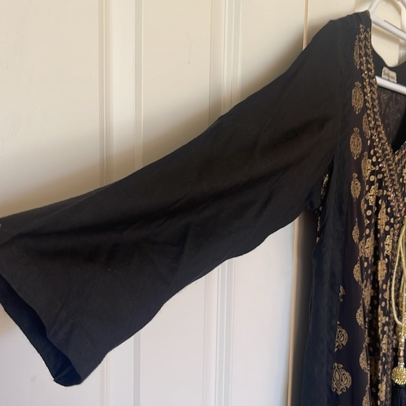 Pakistani Indian kurta by Sudra Younus in black with gold block print. - Picture 8 of 9